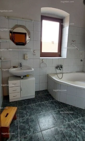 Kiadó panel lakás Pécsen - Kép 3